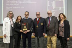 (l-r), Vicky Fraser, MD, Sherri Berger and Nate Medoff, Gary Weil, MD, Bill Powderly, MD and Jennifer Philips, MD, PhD